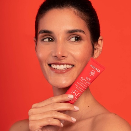 apivita antiliaki krema prosopou spf50